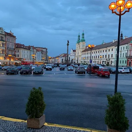 Byt 2+Kk Na Velkem Namesti Hradec Kralove Exterior photo